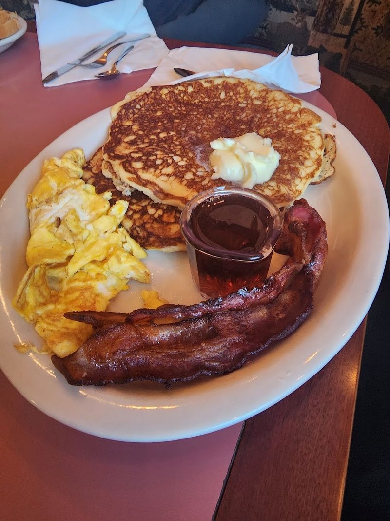 Why This Small-Town Diner Is Worth Going Out Of Your Way For