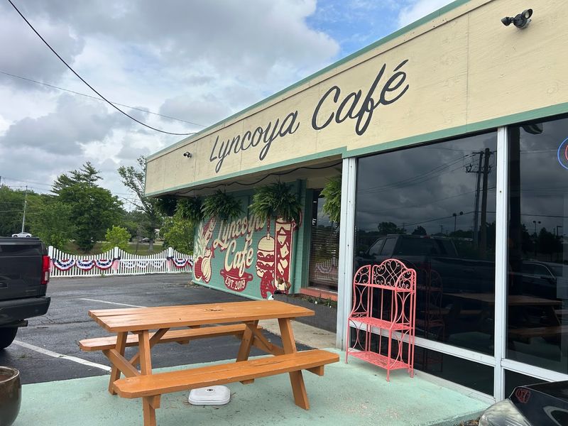 Lyncoya Cafe, Hendersonville