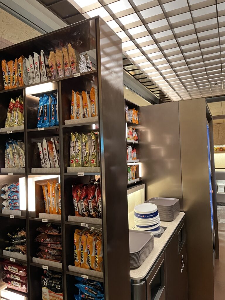 The Ramen Library in the Korean Air Lounge at Seoul Airport (Andy Yemma photo)