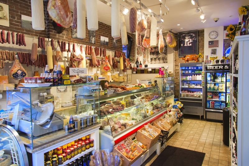 Monica's Mercato