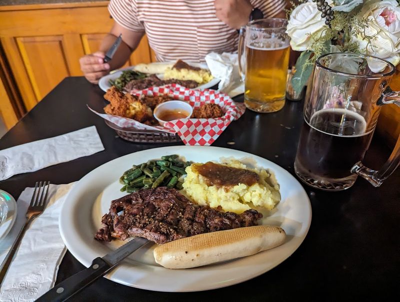 Owl Club Bar And Steakhouse