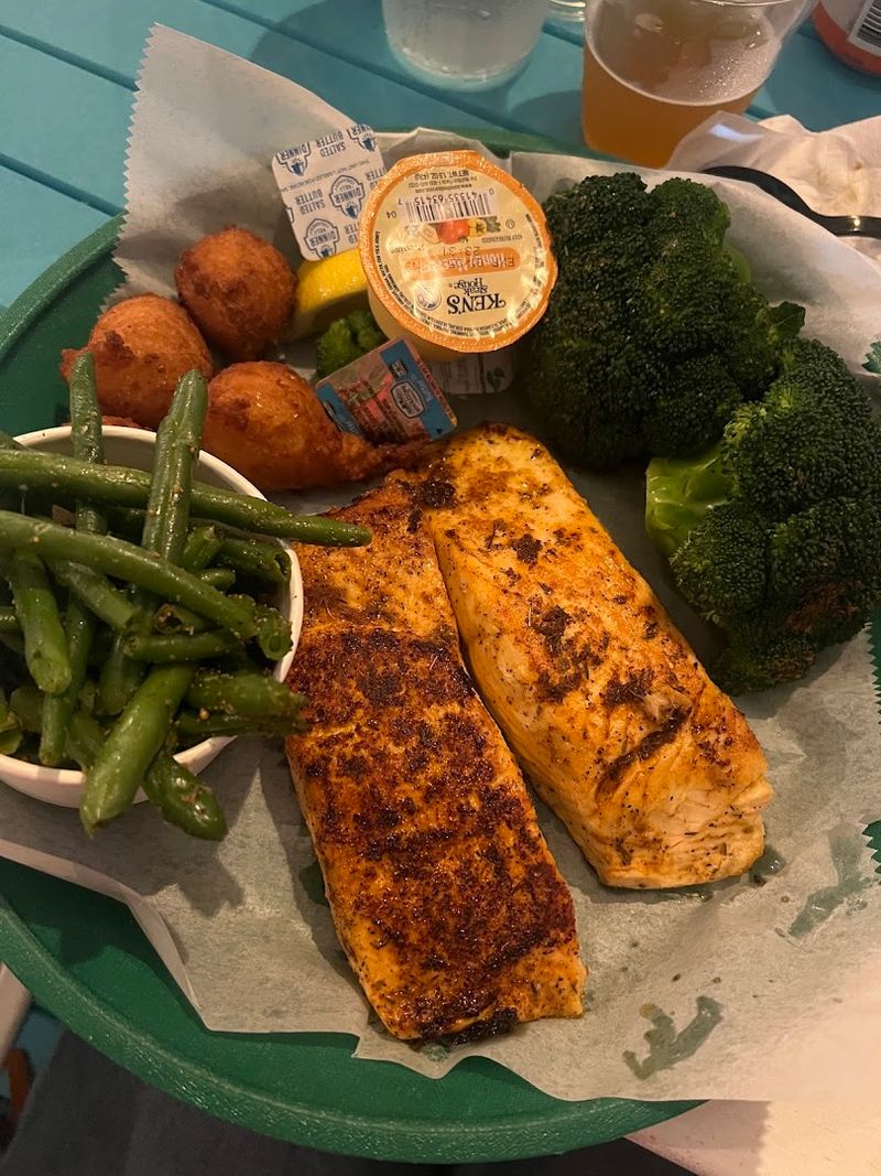 Side Dishes That Complement Crab Cake Flavors
