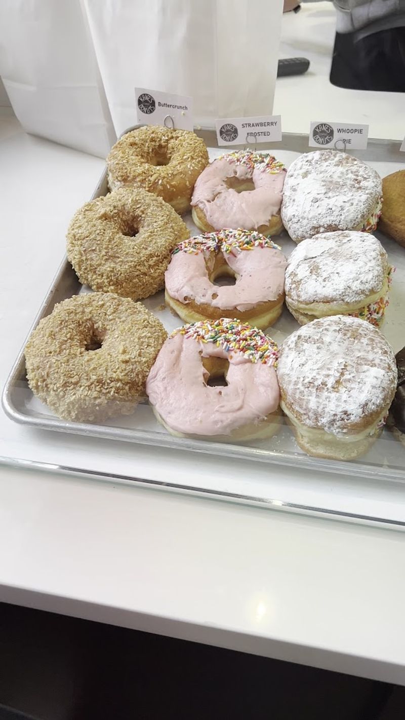 Gluten-Free Donuts That Actually Taste Like The Real Thing