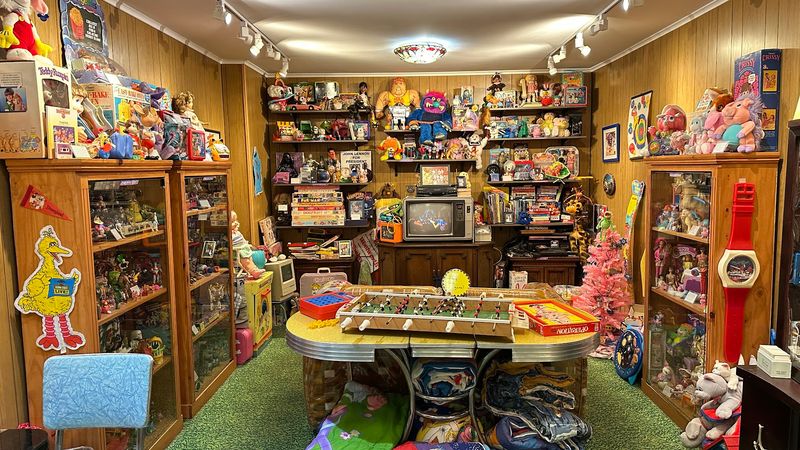 The 1980s Living Room You Never Wanted To Leave