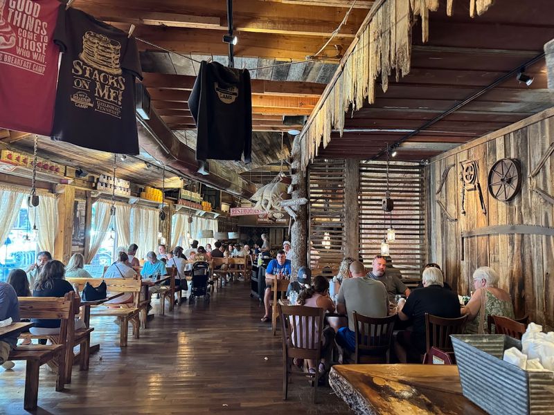 Crockett's Breakfast Camp, Gatlinburg