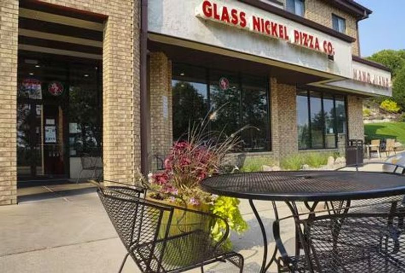 Glass Nickel Pizza Co.