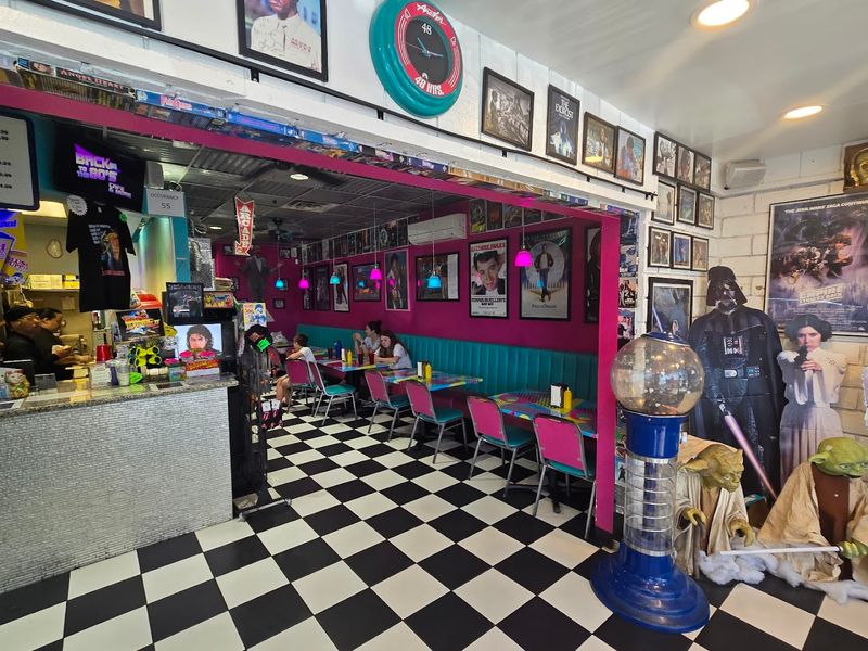 Back To The 80s Cafe