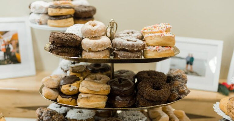 People Wake Up Before Sunrise For Donuts At This Maine Shop