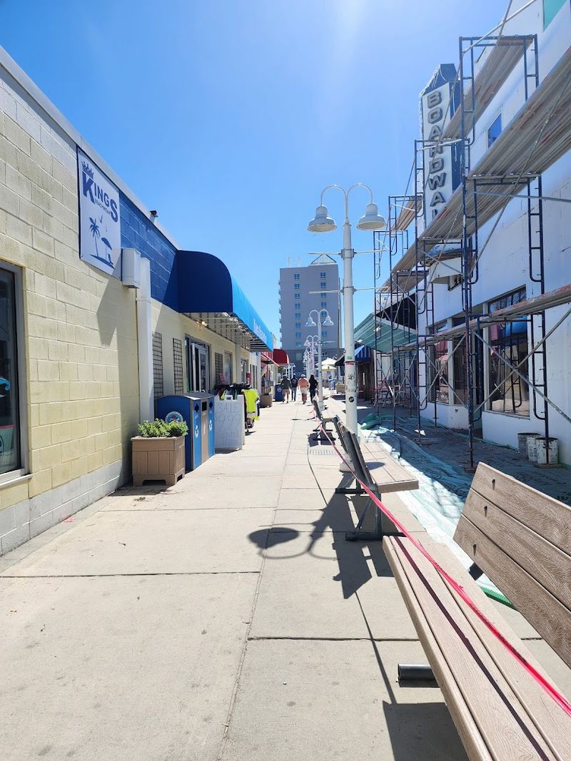 Local Craft Vendors Offering Handmade Coastal Goods