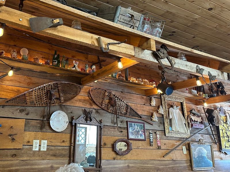 The Rustic Atmosphere That Keeps People Coming Back