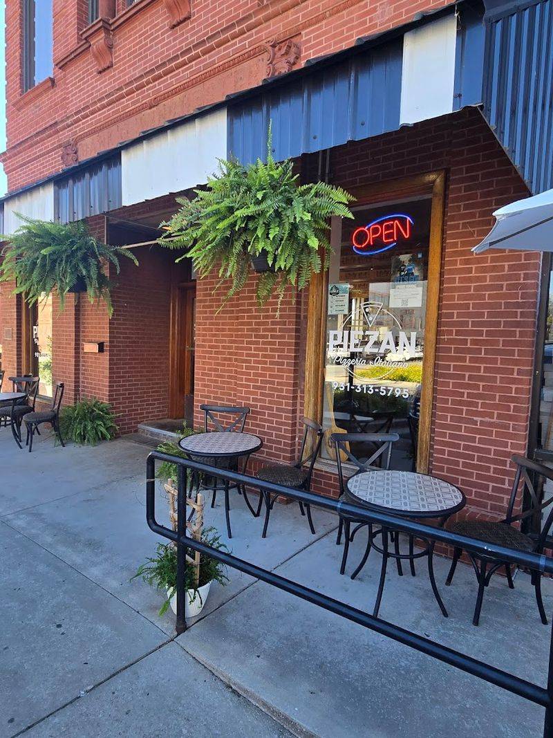 Location On Winchester Square And Parking Tips