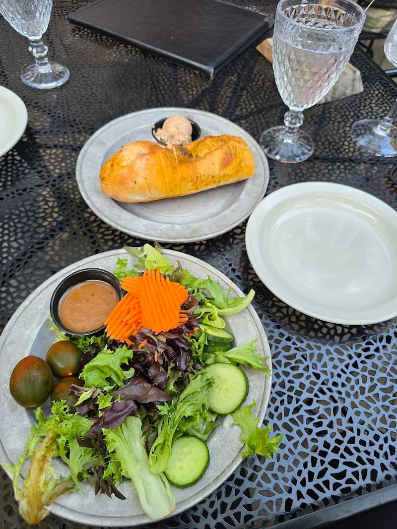 Fresh Salads And Lighter Options That Still Satisfy