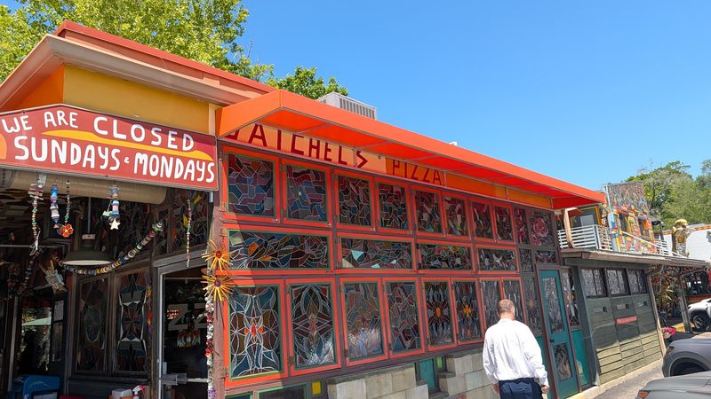 Satchel's Pizza