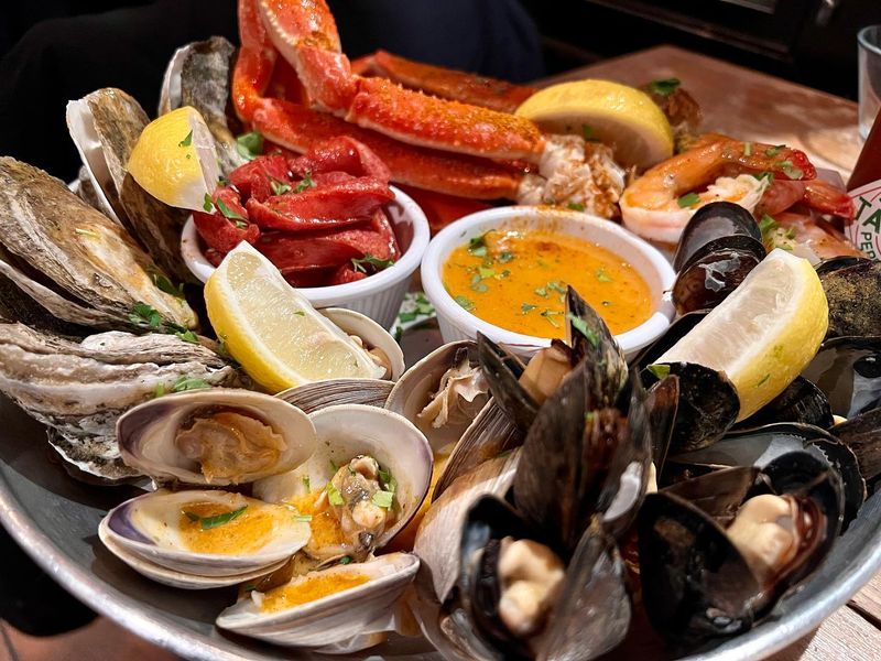 Off The Hook Raw Bar And Grill