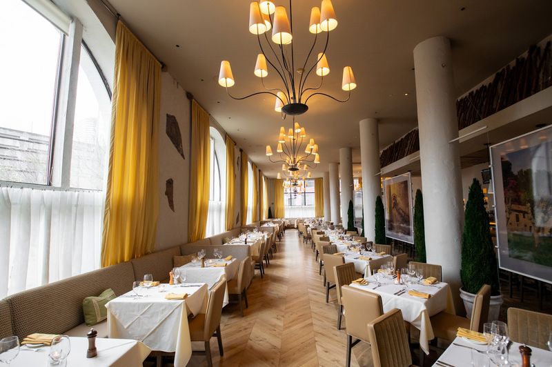 Mistral, Boston