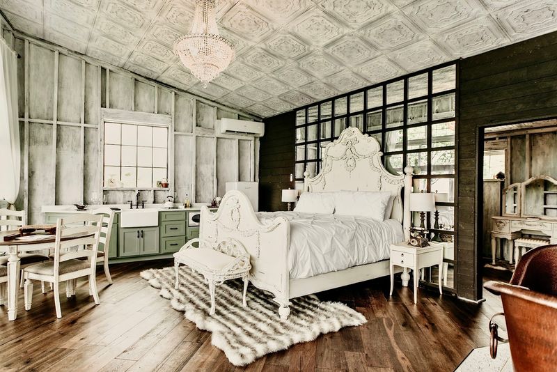 Amenities Offered In Unique Elevated Getaways