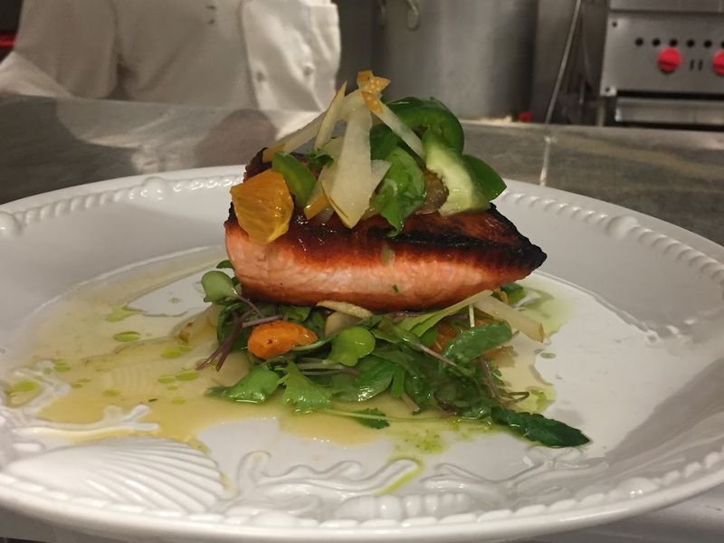Dining Options Featuring Fresh Local Ingredients