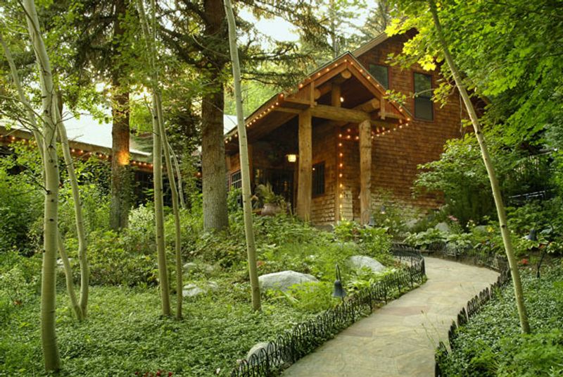 Unique Ambiance Creating Memorable Dinners