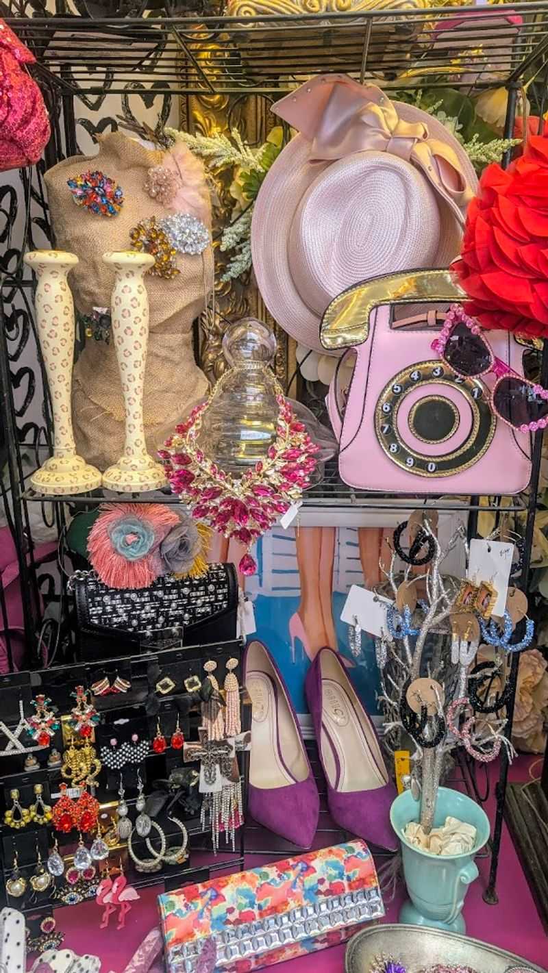 Spotting Unique Accessories To Complement Outfits