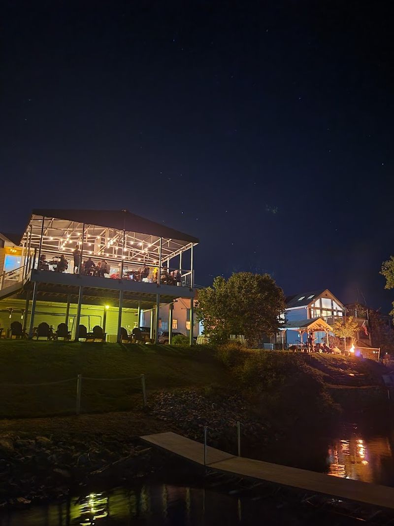 Live Entertainment On Select Nights Adds A Fun Layer