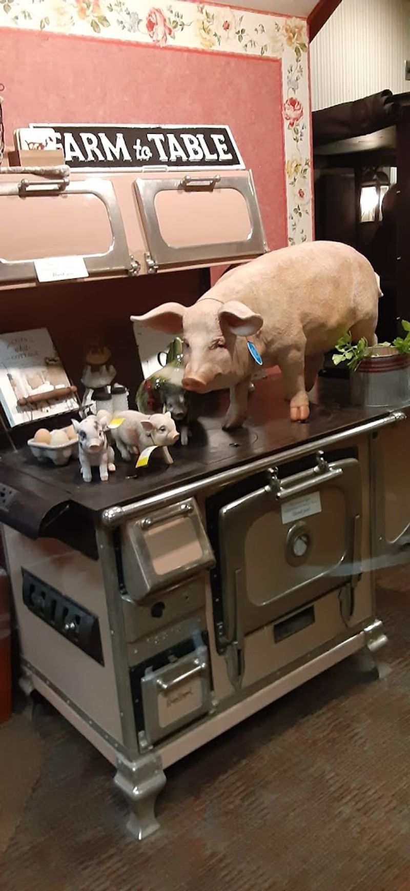 Antiques And Unique Finds Around Every Corner