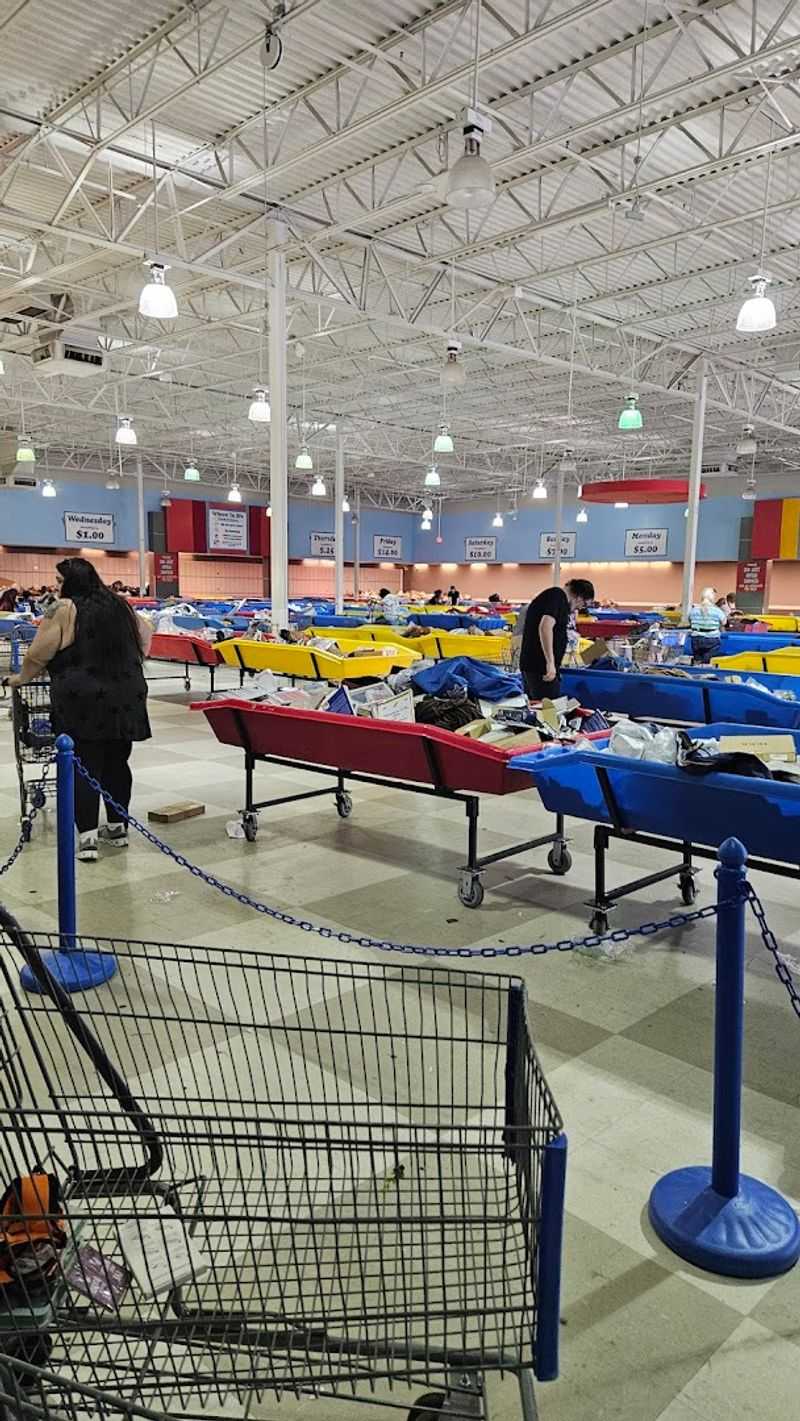 Inside The Organized Chaos Of The Shopping Floor