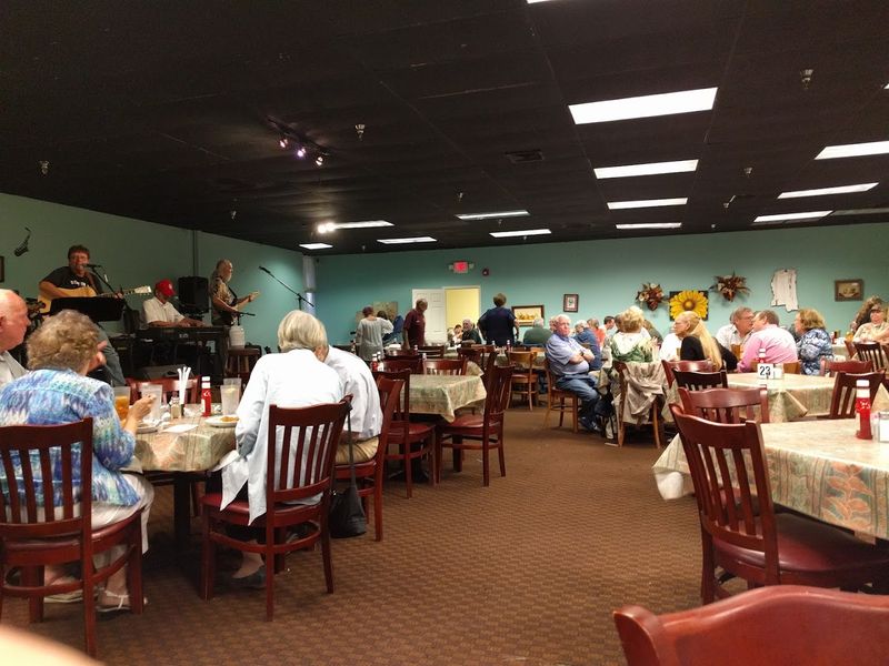 The Live Music That Turns Dinner Into An Event