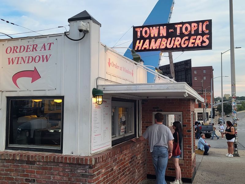 Ambiance Reflecting Traditional Burger Culture
