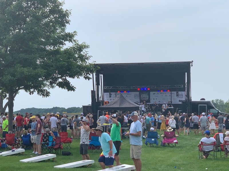 Live Music Keeps The Celebration Going Until Dark