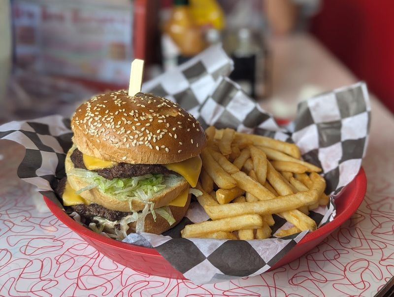 The Super Big Boy Keeps The Double-Decker Burger Tradition Going