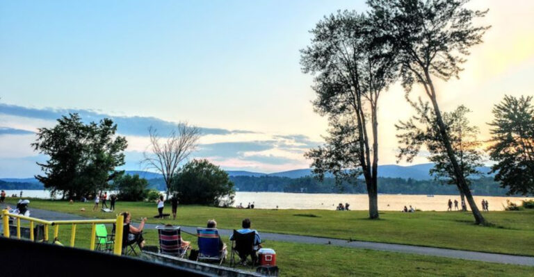 The Clearest And Bluest Lake In Massachusetts Is Almost Too Pretty To Be Real