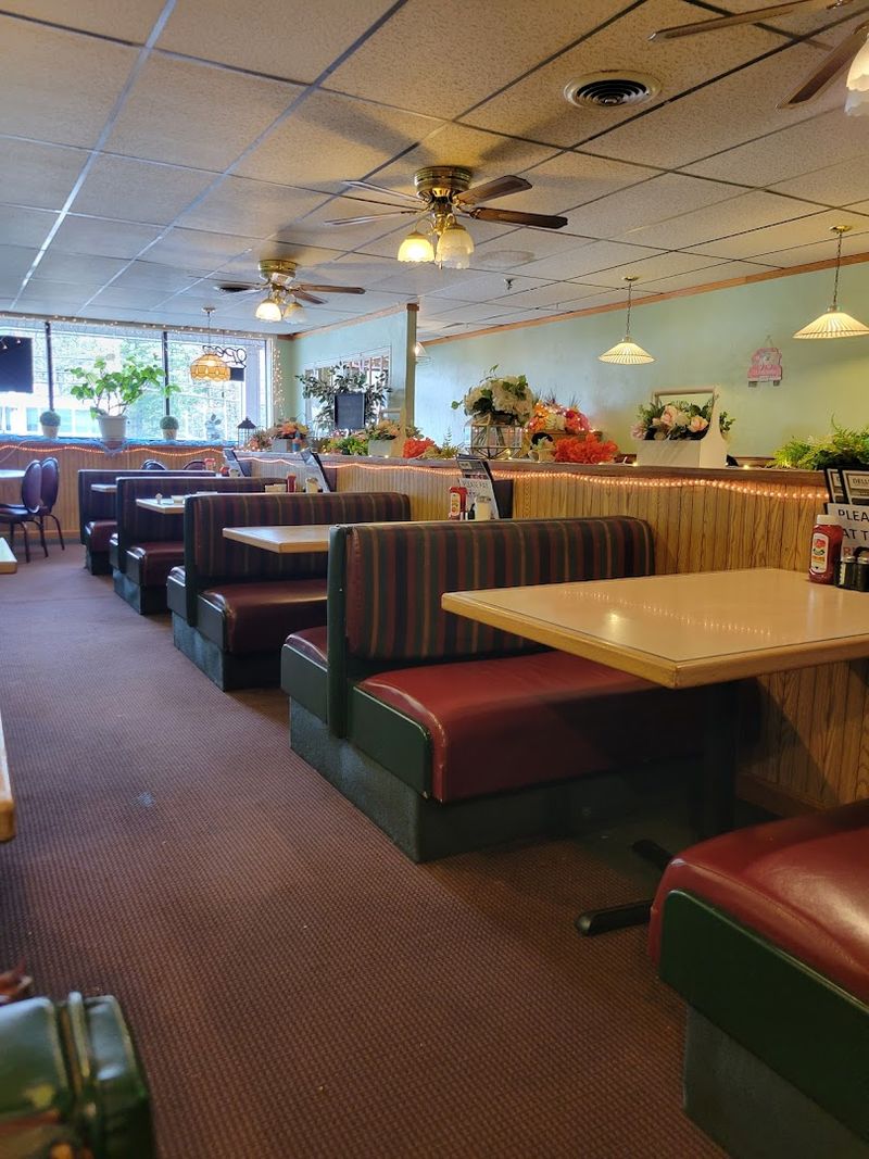 A & J Family Restaurant, North Attleborough