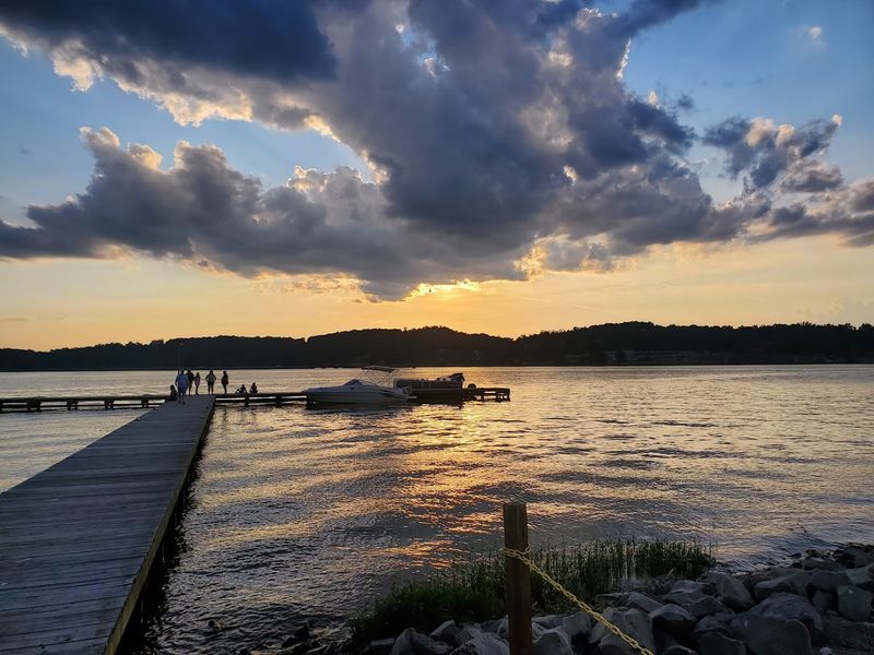 The Waterfront Setting That Makes Every Meal Feel Special