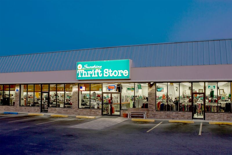 A Warehouse-Size Stop For Serious Shoppers