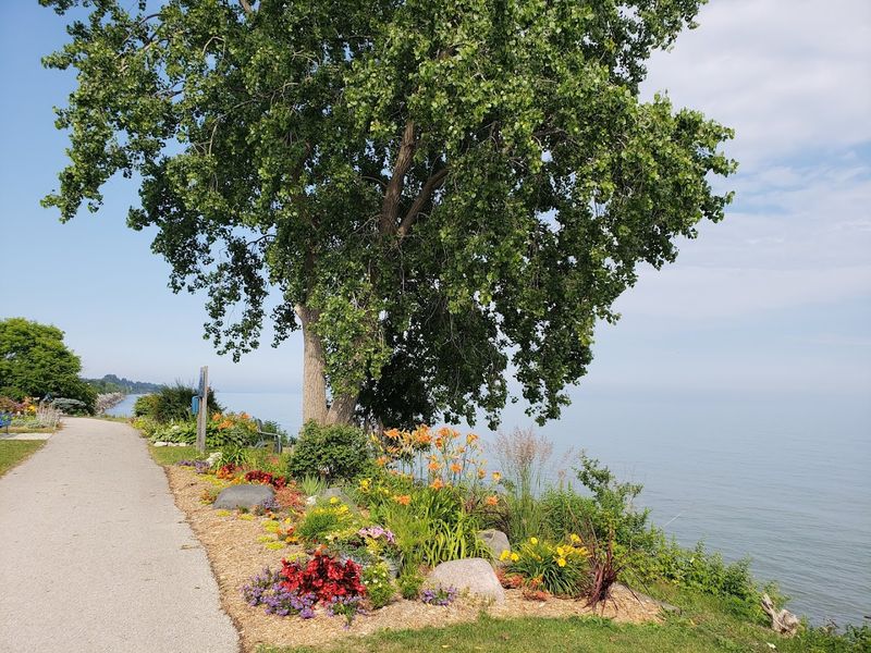 Five Miles Of Lakeshore Trail That Never Costs A Dime