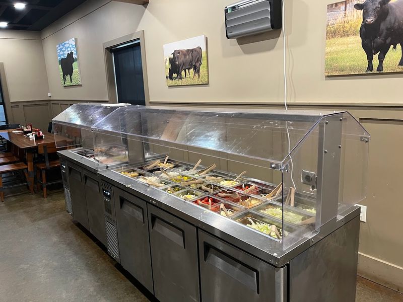The Salad Bar That Earns Its Own Applause