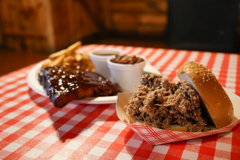 Brisket, Pork Shoulder, And Hot Links Give Meat Lovers Plenty To Argue Over