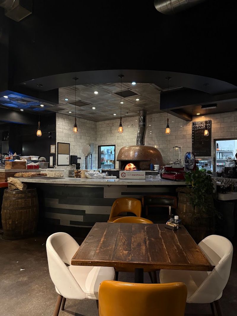 Las Vegas Locals Treat It Like A Serious Pizza Destination