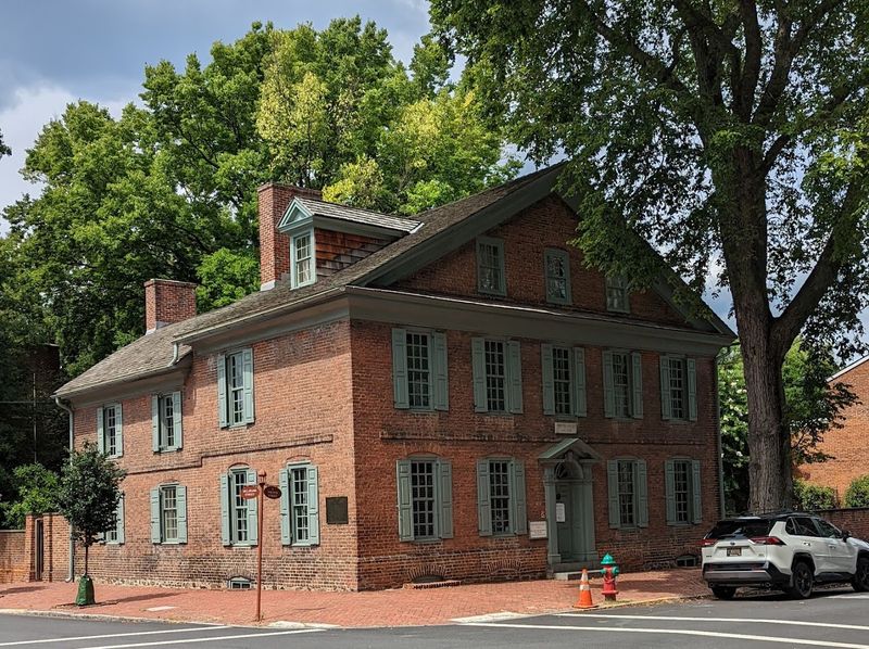 Amstel House And Dutch House Museum