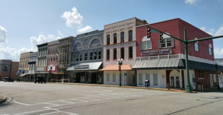 The Peaceful Town In Tennessee Where You Can Live Easily On An $850 Monthly Rent
