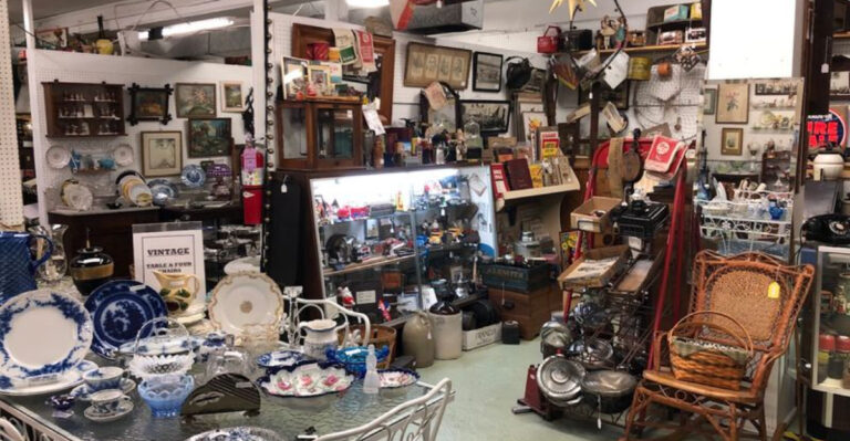The Pennsylvania Antique Mall Where You Could Spend 2 Days Hunting For Treasures