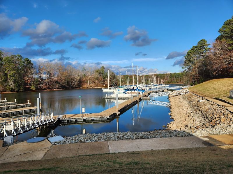 This Lake Makes It Easy To Spend The Entire Day On The Water