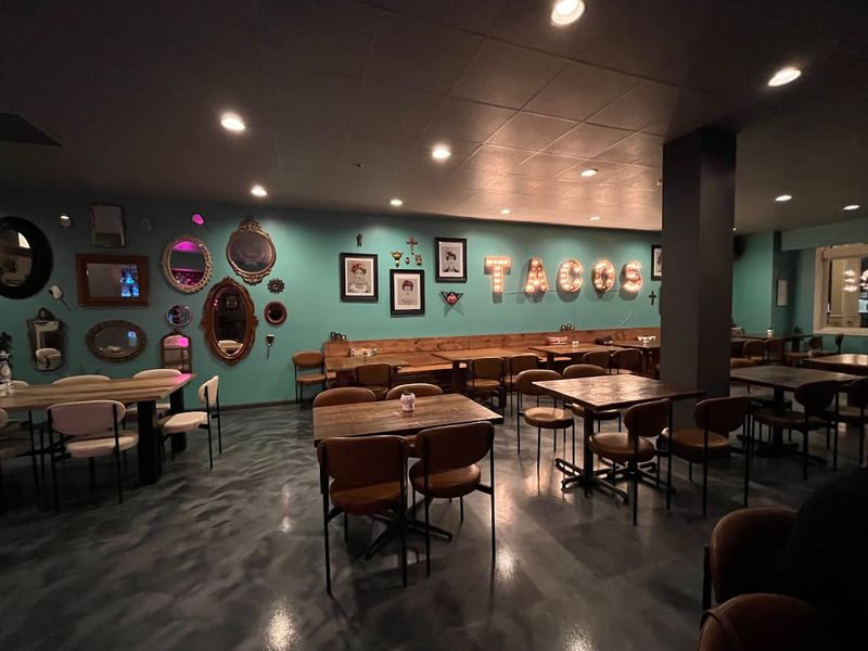 A Small Dining Room Builds A Big Local Following