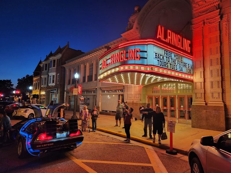 A 700 Seat Auditorium Feels Stunning In A Small Town