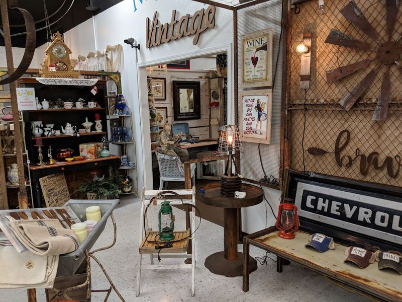 Trends Vintage Marketplace, Redding