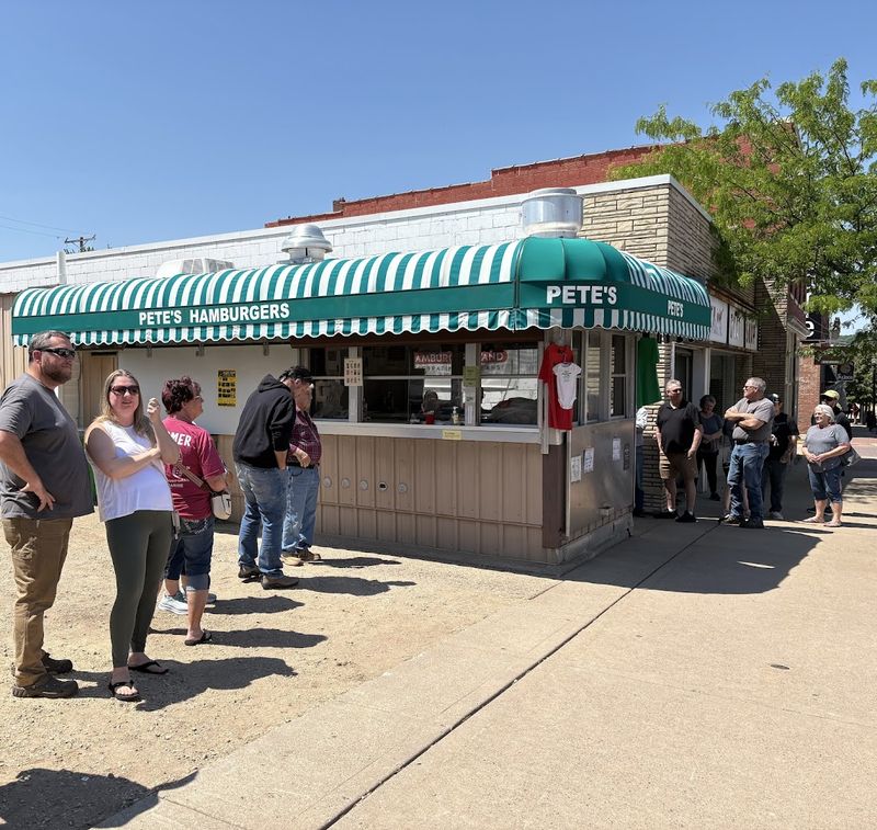 People Line Up For Burgers Served The Old Fashioned Way