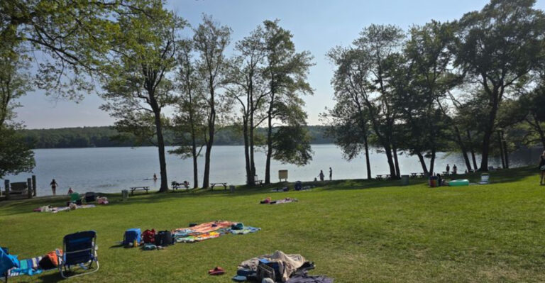 This Gorgeous Lake With Crystal Clear Water In Massachusetts Will Make You Forget The Ocean