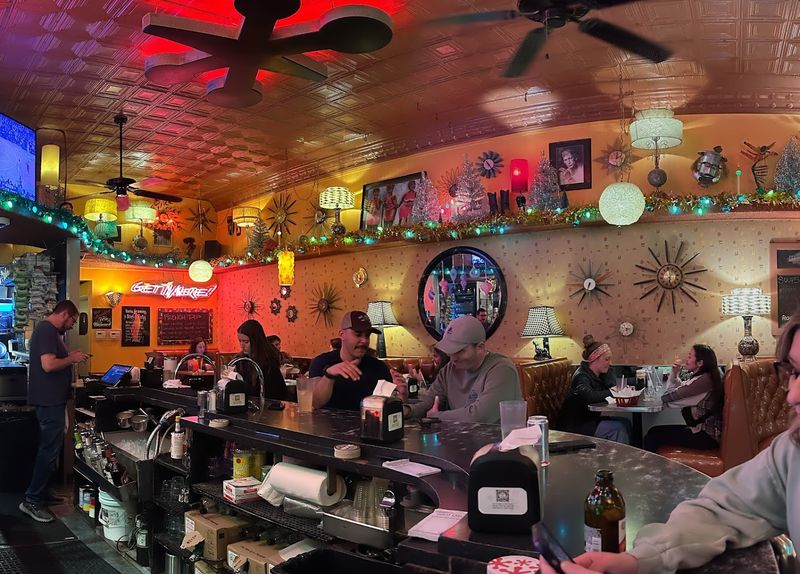 A Retro Atmosphere That Sets The Mood Immediately