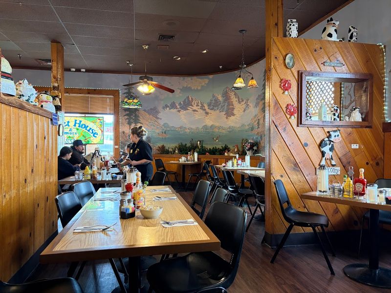 The Charleston Boulevard Location Feels Like A True Old-School Diner