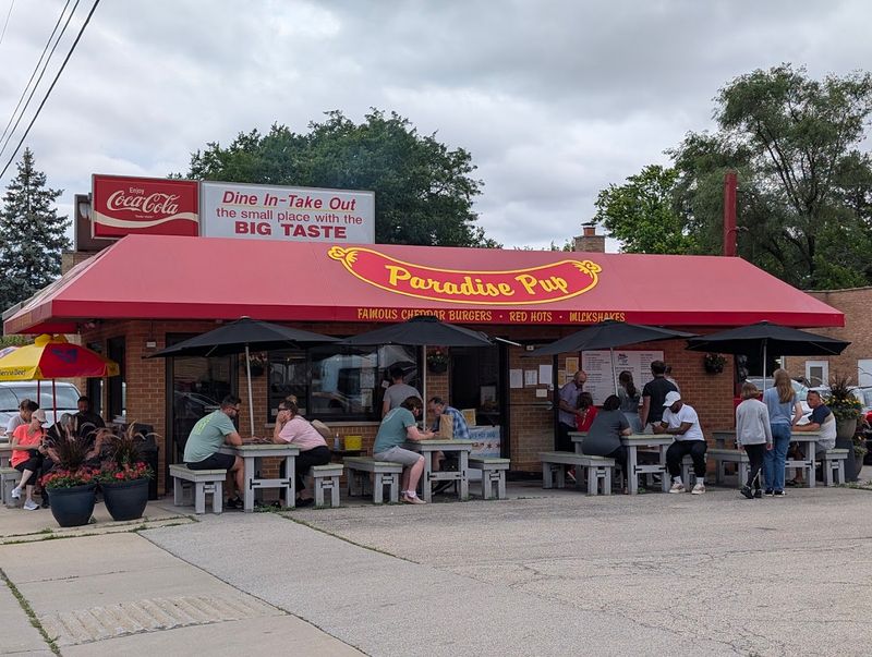 The Burger Stand That Knows Exactly What It’s Doing